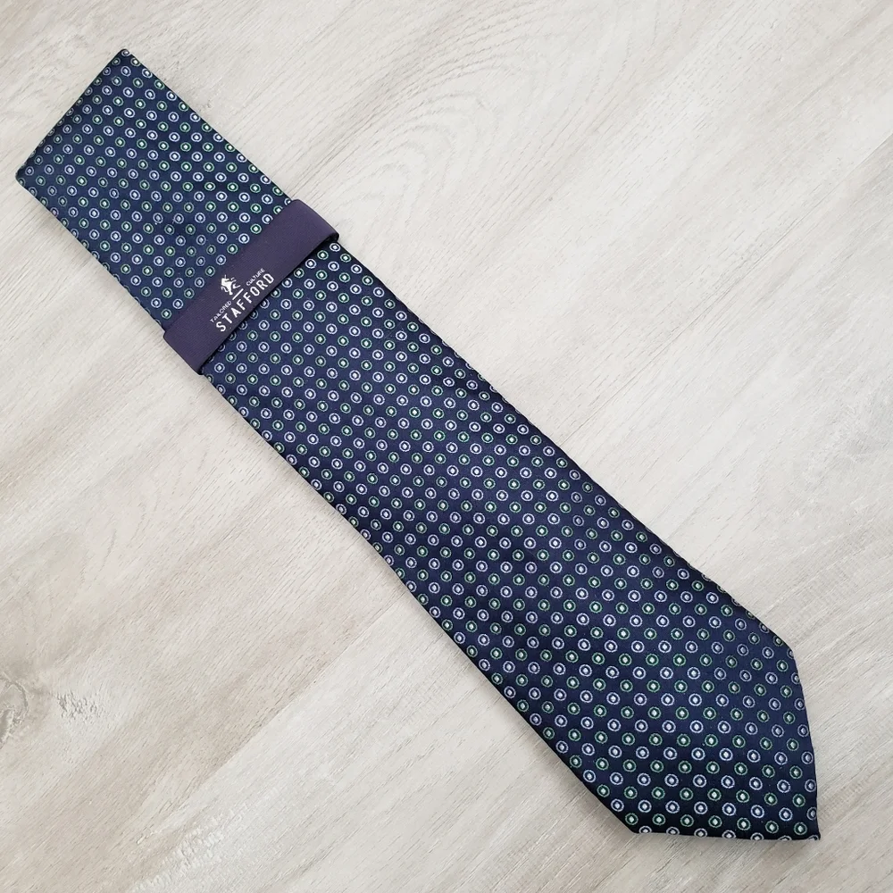 NEW Stafford 100% Silk Tie Circles Pattern